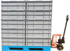 山西都程倉儲(chǔ)設(shè)備廠生產(chǎn)的叉車、托盤、以及塑料周轉(zhuǎn)箱之間的配合使用場景